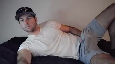 Snapshot of theetwohander chatting on 12/04/25, 10:35 Theetwohander online show from 12/04/25, 10:35