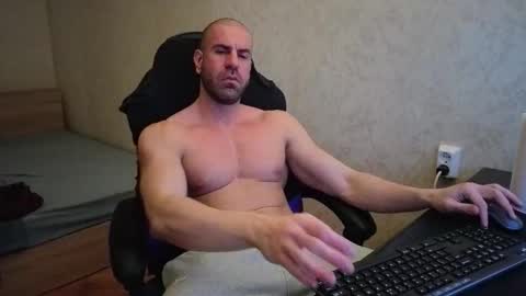 Snapshot of thefitgiant chatting on 03/06/26, 08:38 Vince online show from 03/06/26, 08:38