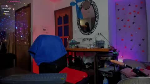Snapshot of thegoldenbitch chatting on 04/28/26, 02:27 Goldie online show from 04/28/26, 02:27