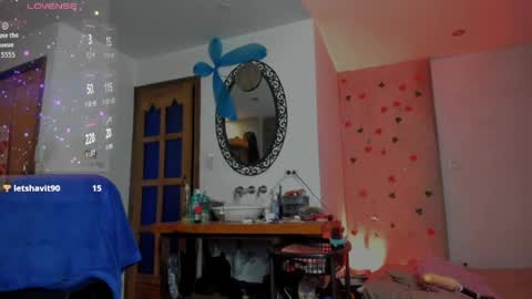 Snapshot of thegoldenbitch chatting on 05/01/26, 02:05 Goldie online show from 05/01/26, 02:05