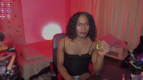 Snapshot of thegoldenbitch chatting on 06/11/26, 01:27 Goldie online show from 06/11/26, 01:27