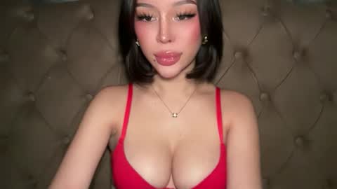 Elle  dont forget to folloW me and thumbs up online show from 05/01/26, 10:31