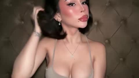Elle  dont forget to folloW me and thumbs up online show from 05/27/26, 02:25