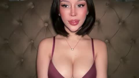 Elle  dont forget to folloW me and thumbs up online show from 06/04/26, 05:35