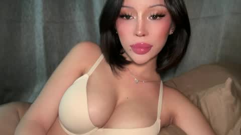 Elle  dont forget to folloW me and thumbs up online show from 06/11/26, 08:51