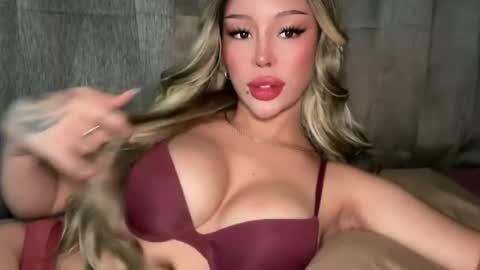 Elle  dont forget to folloW me and thumbs up online show from 07/14/26, 06:51