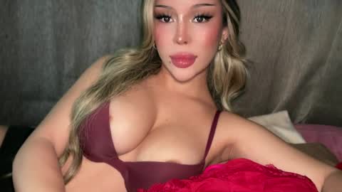 Elle  dont forget to folloW me and thumbs up online show from 07/18/26, 05:44