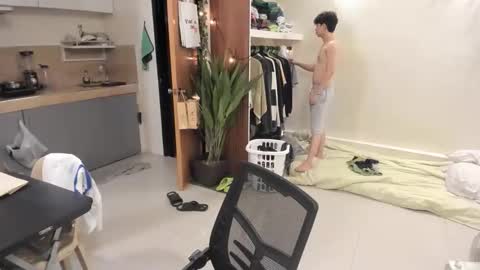 Green online show from 10/03/25, 05:21