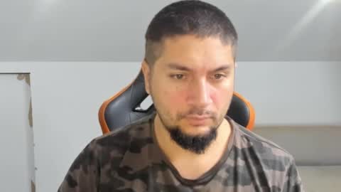 Snapshot of theguardian7 chatting on 12/14/25, 10:47 theguardian7 online show from 12/14/25, 10:47