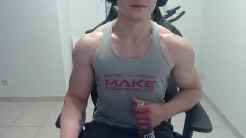 Snapshot of theguyfrombehind chatting on 06/12/26, 01:32 Alex online show from 06/12/26, 01:32