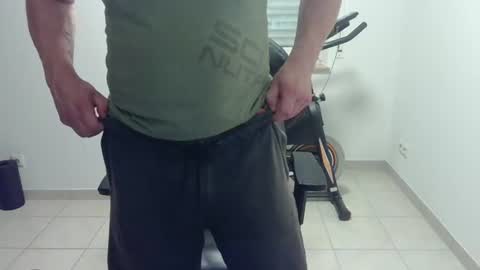 Snapshot of theguyfrombehind chatting on 06/29/26, 10:43 Alex online show from 06/29/26, 10:43
