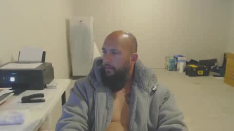 Snapshot of thehawaiian93 chatting on 10/05/25, 04:11 thehawaiian93 online show from 10/05/25, 04:11