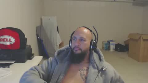 Snapshot of thehawaiian93 chatting on 12/15/25, 12:04 thehawaiian93 online show from 12/15/25, 12:04