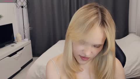 Snapshot of thehousemaid1 chatting on 06/07/26, 08:45 Lily online show from 06/07/26, 08:45