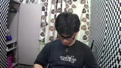 Snapshot of thehugecomeback chatting on 01/06/25, 12:24 Xerxis online show from 01/06/25, 12:24