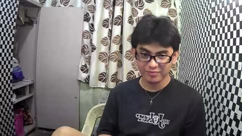 Snapshot of thehugecomeback chatting on 01/06/25, 03:29 Xerxis online show from 01/06/25, 03:29