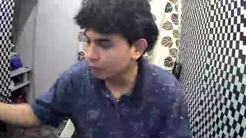 Snapshot of thehugecomeback chatting on 01/08/25, 01:52 Xerxis online show from 01/08/25, 01:52