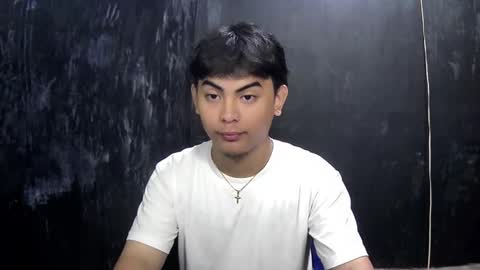 Snapshot of thehugecomeback chatting on 02/16/25, 11:37 Xerxis online show from 02/16/25, 11:37