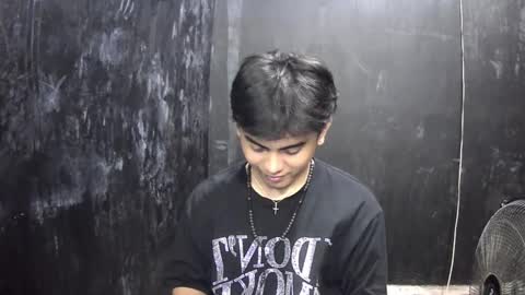 Snapshot of thehugecomeback chatting on 02/18/25, 12:28 Xerxis online show from 02/18/25, 12:28