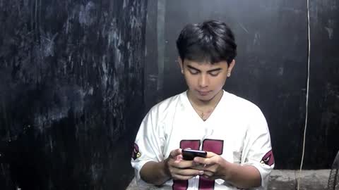 Snapshot of thehugecomeback chatting on 02/19/25, 02:01 Xerxis online show from 02/19/25, 02:01