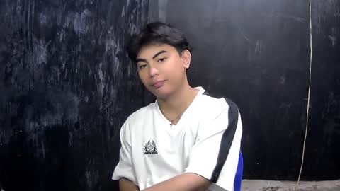 Snapshot of thehugecomeback chatting on 02/23/25, 03:51 Xerxis online show from 02/23/25, 03:51