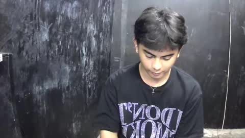 Snapshot of thehugecomeback chatting on 02/24/25, 02:26 Xerxis online show from 02/24/25, 02:26