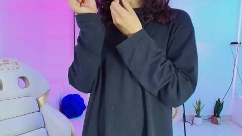 Theia  online show from 01/04/25, 12:49