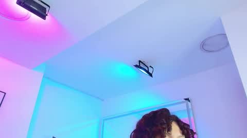 Theia  online show from 01/05/25, 03:45