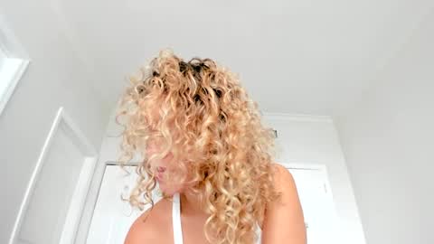 Lily Marie online show from 12/22/24, 07:10