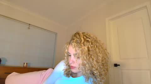 Lily Marie online show from 01/28/25, 11:17