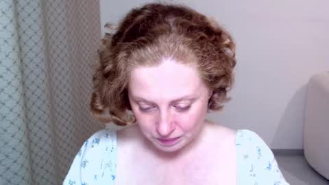 Snapshot of theladysblush chatting on 09/22/25, 08:00 Ella online show from 09/22/25, 08:00