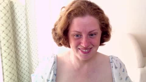 Snapshot of theladysblush chatting on 09/25/25, 07:34 Ella online show from 09/25/25, 07:34