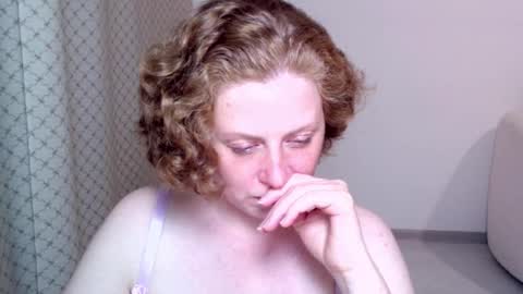 Snapshot of theladysblush chatting on 09/28/25, 07:41 Ella online show from 09/28/25, 07:41