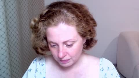 Snapshot of theladysblush chatting on 09/29/25, 04:45 Ella online show from 09/29/25, 04:45