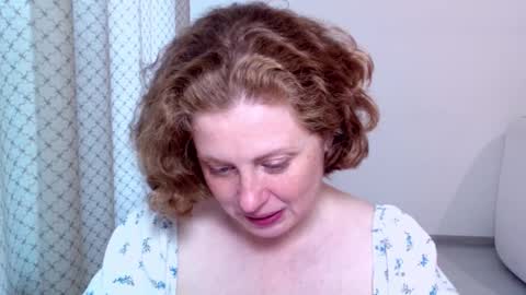 Snapshot of theladysblush chatting on 10/09/25, 08:34 Ella online show from 10/09/25, 08:34