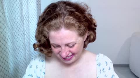 Snapshot of theladysblush chatting on 10/17/25, 08:28 Ella online show from 10/17/25, 08:28