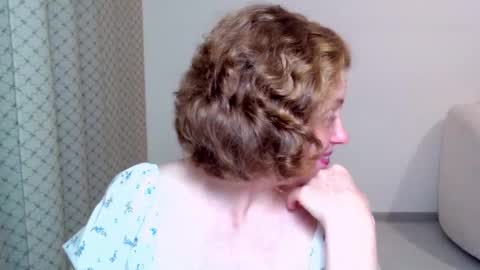 Snapshot of theladysblush chatting on 10/18/25, 06:08 Ella online show from 10/18/25, 06:08