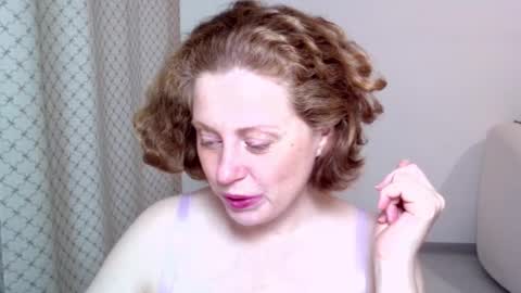 Snapshot of theladysblush chatting on 10/26/25, 08:42 Ella online show from 10/26/25, 08:42