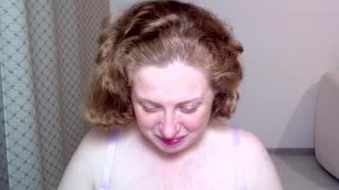 Snapshot of theladysblush chatting on 10/29/25, 05:25 Ella online show from 10/29/25, 05:25