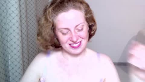 Snapshot of theladysblush chatting on 10/31/25, 07:04 Ella online show from 10/31/25, 07:04