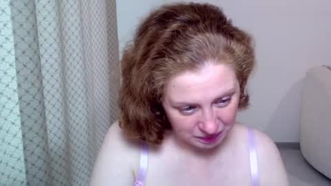 Snapshot of theladysblush chatting on 11/24/25, 08:25 Ella online show from 11/24/25, 08:25