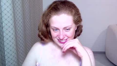 Snapshot of theladysblush chatting on 12/01/25, 04:12 Ella online show from 12/01/25, 04:12