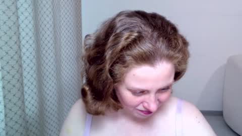 Snapshot of theladysblush chatting on 12/14/25, 11:26 Ella online show from 12/14/25, 11:26