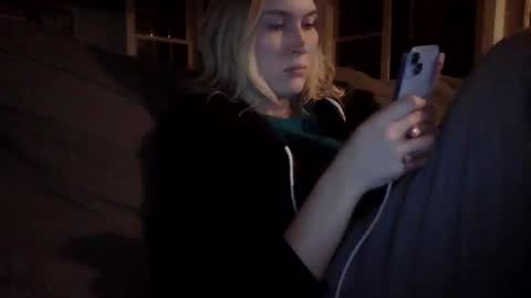 Snapshot of thelittlebambii chatting on 12/22/24, 12:07 Little Bambii online show from 12/22/24, 12:07