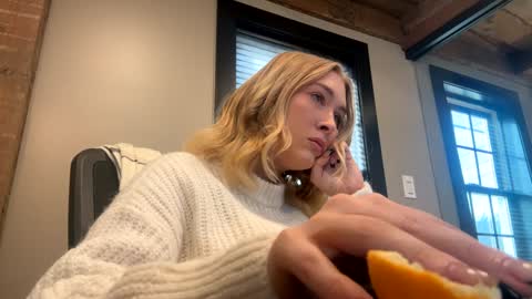 Snapshot of thelittlebambii chatting on 01/09/25, 04:06 Little Bambii online show from 01/09/25, 04:06