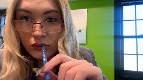 Snapshot of thelittlebambii chatting on 02/18/25, 04:16 Little Bambii online show from 02/18/25, 04:16