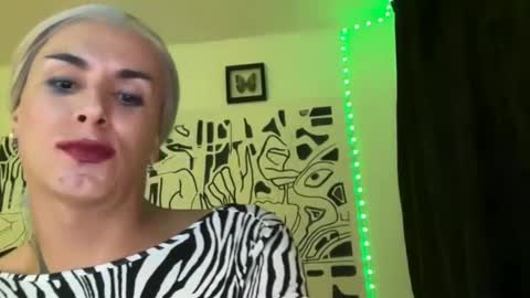 Snapshot of thematryoshka chatting on 09/19/25, 02:02 Lucy Lucy online show from 09/19/25, 02:02