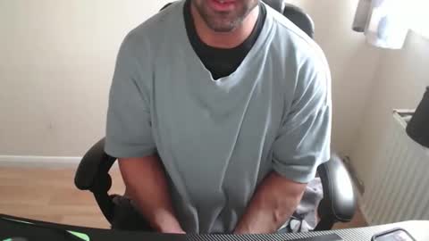 Snapshot of themusclefactory chatting on 10/04/25, 01:31 TheMuscleFactory online show from 10/04/25, 01:31