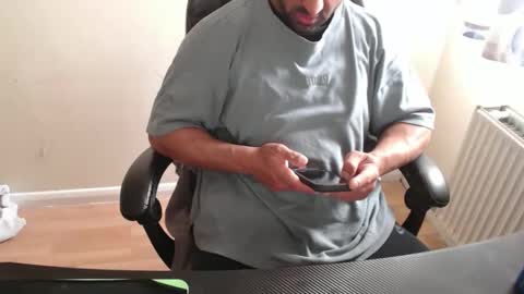 Snapshot of themusclefactory chatting on 10/05/25, 02:15 TheMuscleFactory online show from 10/05/25, 02:15