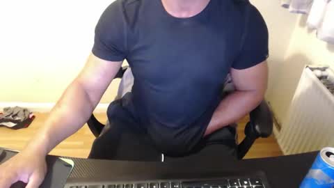 Snapshot of themusclefactory chatting on 10/09/25, 06:17 TheMuscleFactory online show from 10/09/25, 06:17